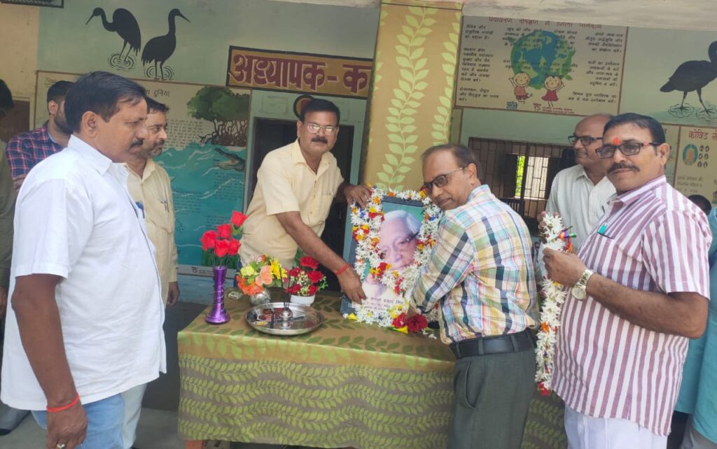 पूर्वांचल के विकास पुरुष रहे कमला प्रसाद सिंह का मनाया गया जन्मदिन