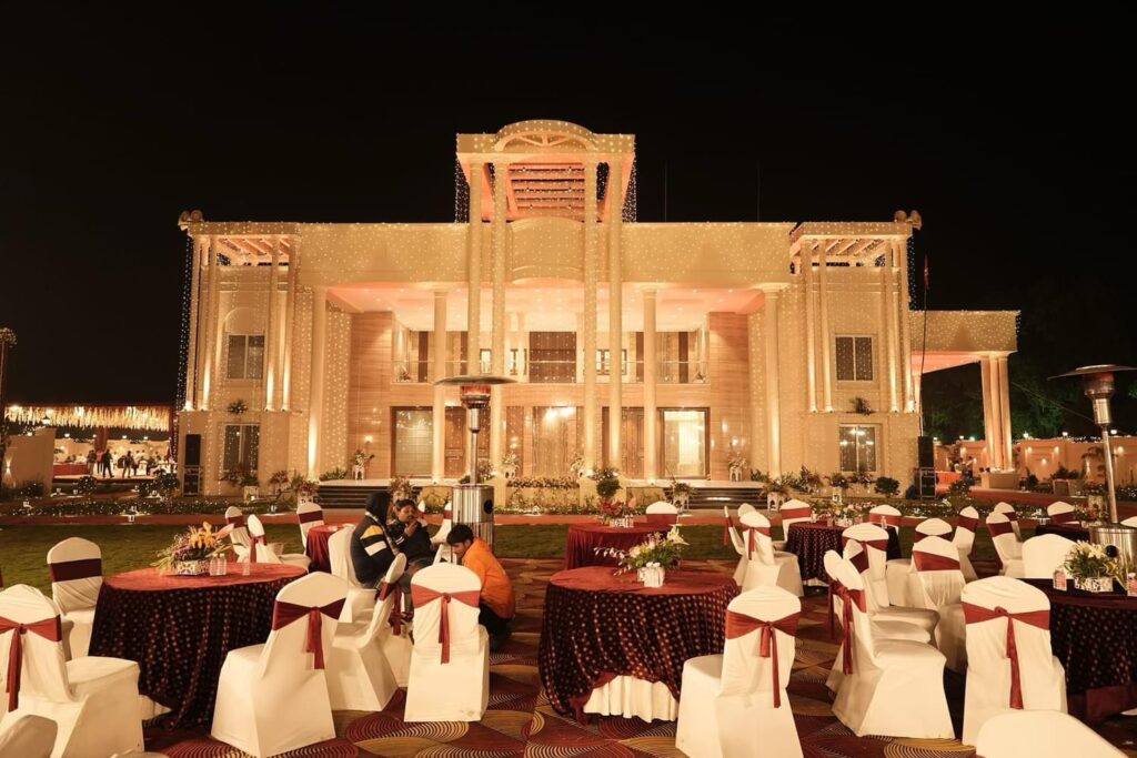 गांव में आलीशान मकान, जमीन से गहरे लगाव की पहचान