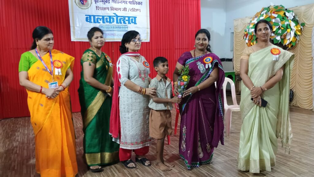 दादर में BMC स्कूलों ने धूमधाम से मनाया बालकोत्सव