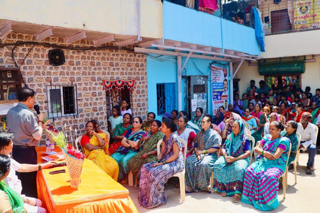 शिवसेना विधायक प्रकाश सुर्वे ने किया 29 सीटर सार्वजनिक शौचालय का भूमिपूजन