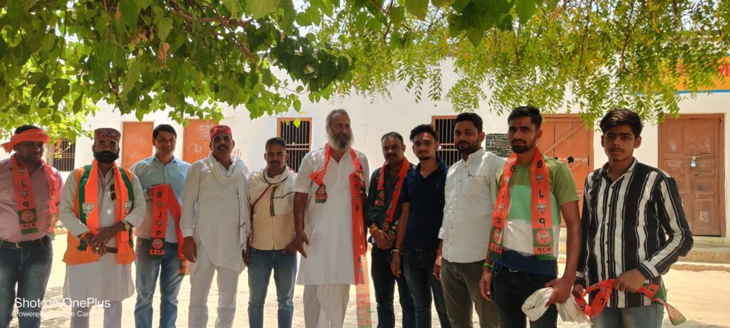भाजपा के डोर टू डोर प्रचार में जुटा क्षत्रिय समाज