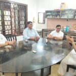 पूर्व मंत्री रमेश दुबे का हाल जानने उनके घर पहुंचे कृपाशंकर सिंह