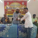 चमचमाती ट्रॉफियां और सर्टिफिकेट पाकर खुश हुए बीएमसी के बच्चे