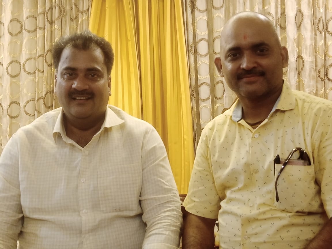 मुंबई की यात्रा पर आए डॉ दिनेश कुमार तिवारी ने की जौनपुर के विकास की चर्चा