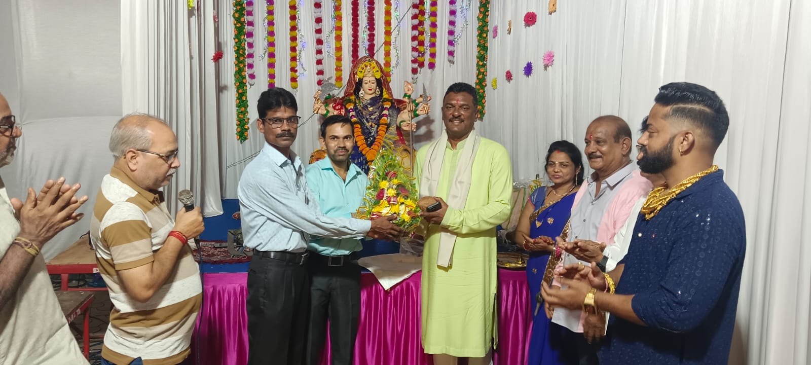 देवी माता का दर्शन करने इंद्रप्रस्थ कांप्लेक्स पहुंचे विधायक प्रताप सरनाईक का सम्मान