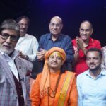 अमिताभ बच्चन ने केबीसी के मंच पर वशिष्ठ गुरुजी का किया स्वागत