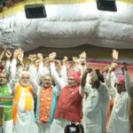 मुख्यमंत्री के साथ चुनावी जनसभा में शामिल हुए कृपाशंकर सिंह