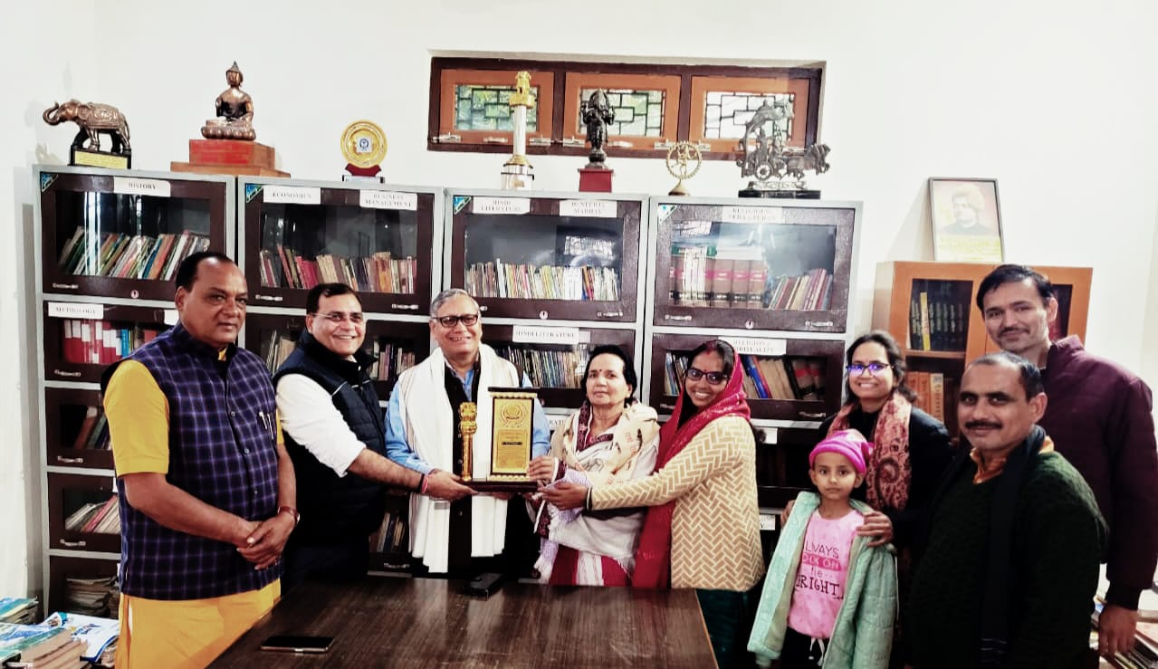 पूर्व पुलिस महानिरीक्षक बीपी त्रिपाठी ने गांव में बनाया तीन मंजिला पुस्तकालय