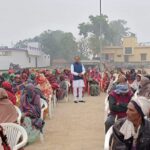 कड़ाके की ठंड के बीच कृपाशंकर सिंह के गांव में 1000 जरूरतमंदों को कंबल वितरित