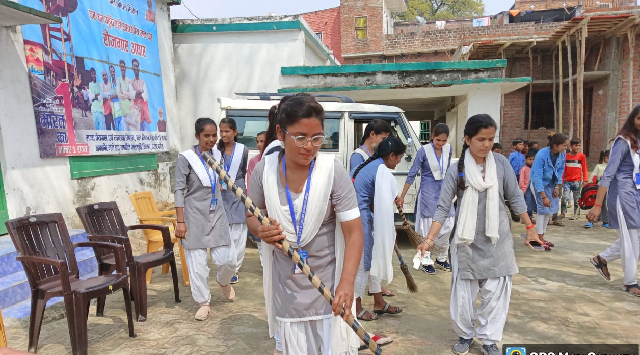 राष्ट्रीय सेवा योजना के विद्यार्थियों ने सफाई करके दिया पर्यावरण स्वच्छता का संदेश