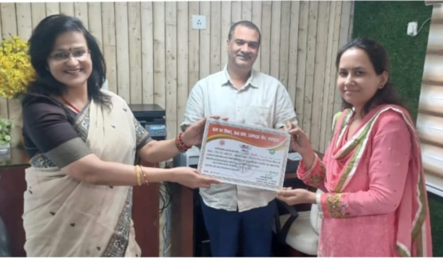 उत्कृष्ट कार्य के लिए सम्मानित की गई दिव्या त्रिपाठी
