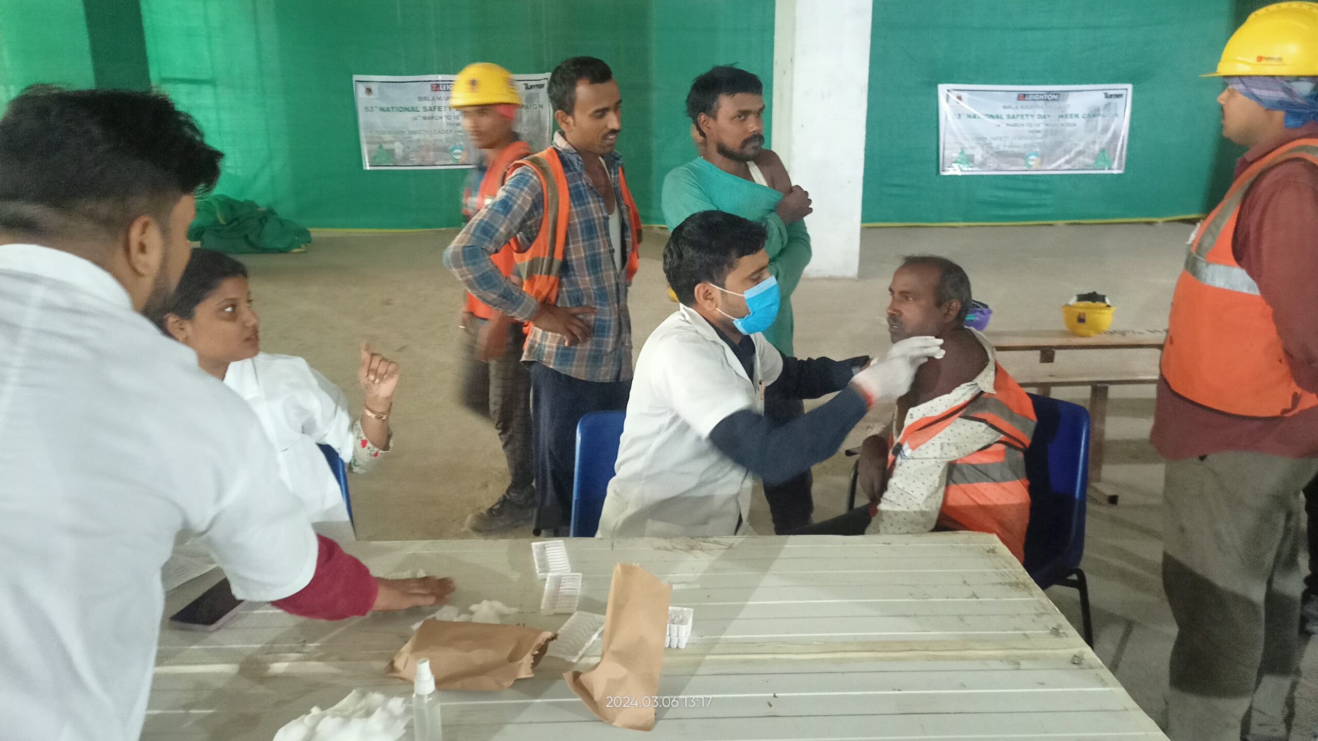 लाइटन इंडिया ने मजदूरों के लिए रखा मुफ्त स्वास्थ्य शिविर