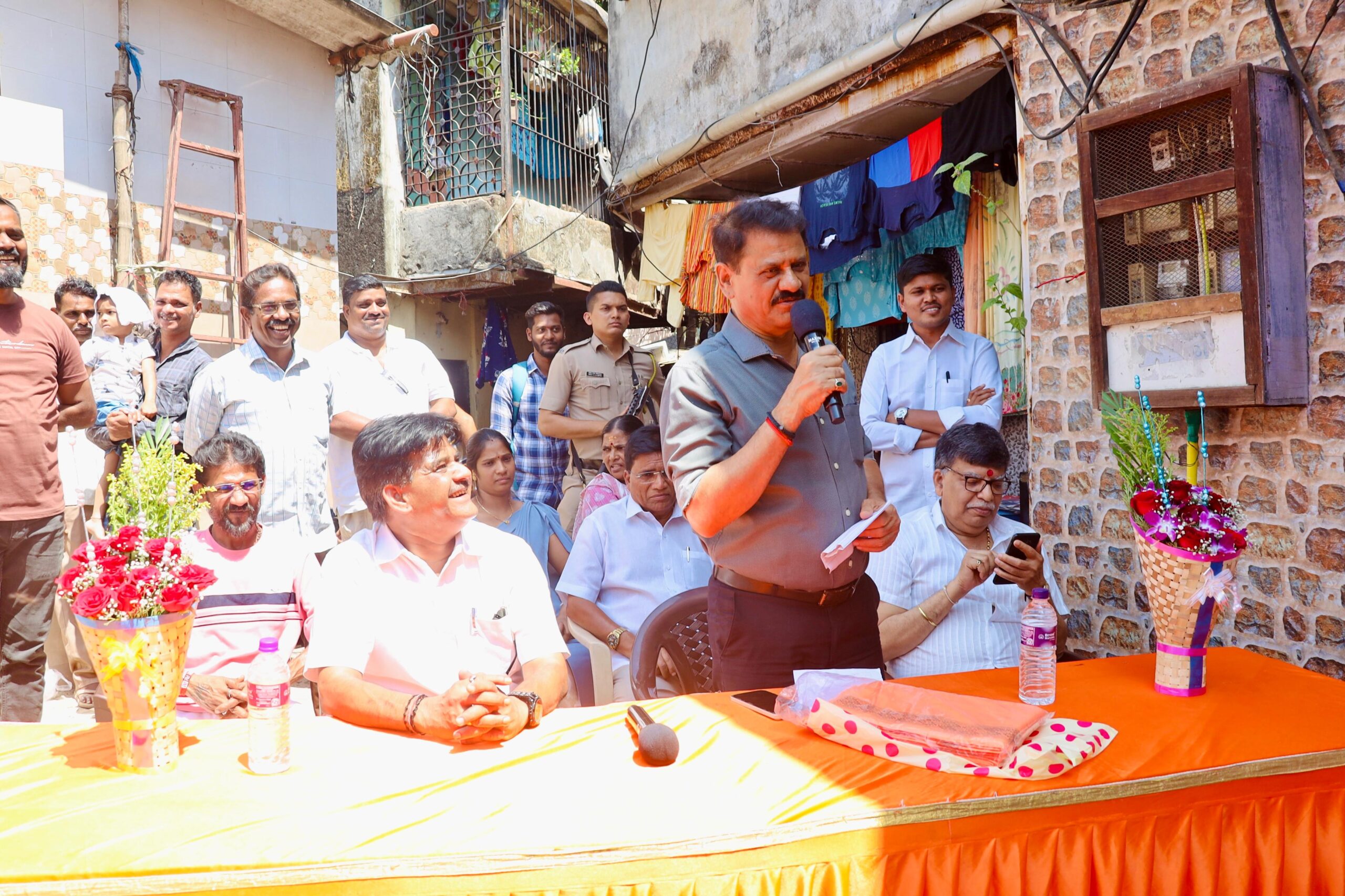 शिवसेना विधायक प्रकाश सुर्वे ने किया 29 सीटर सार्वजनिक शौचालय का भूमिपूजन