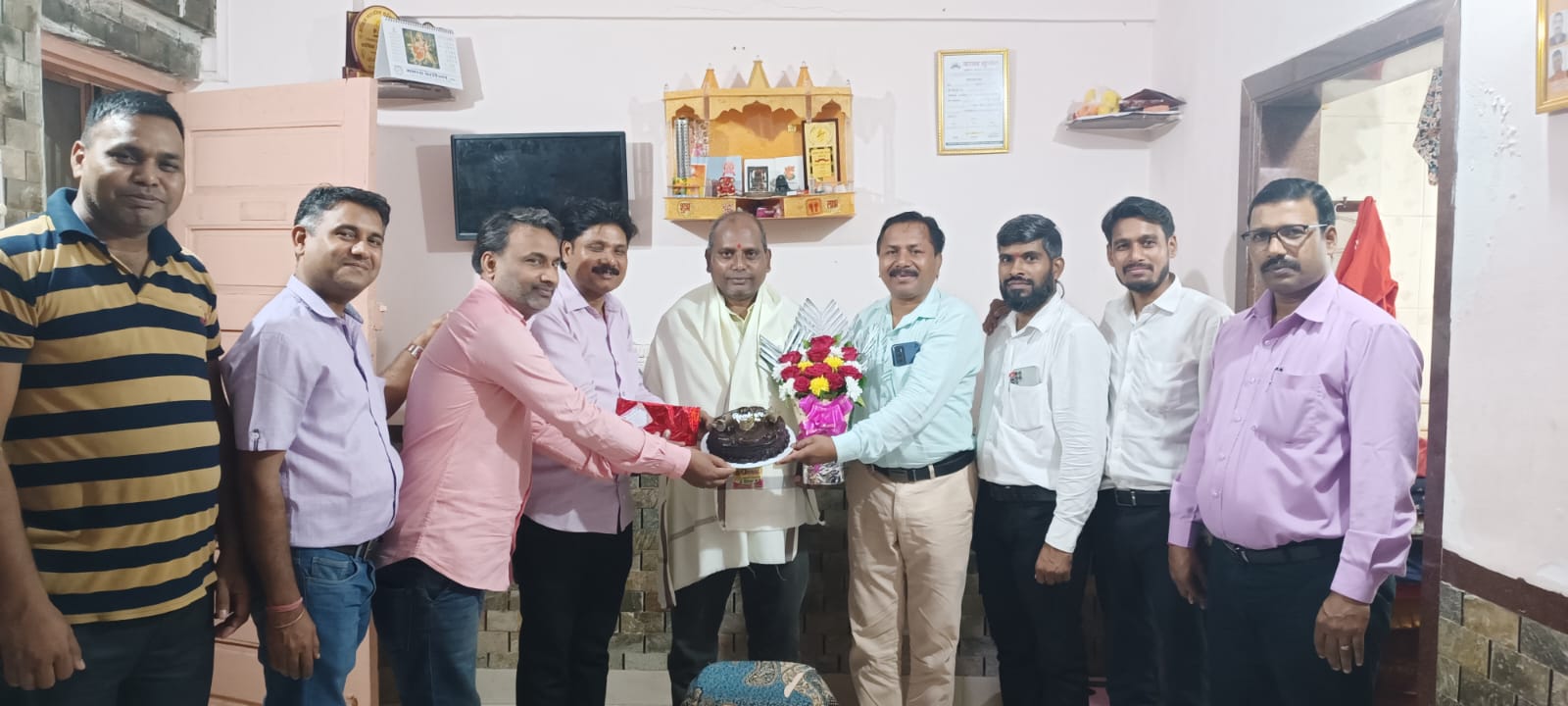 वरिष्ठ पत्रकार विनय शर्मा दीप का समाजसेवियों ने किया सम्मान