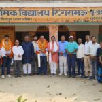 प्रधानाध्यापक गोरखनाथ दुबे की शिक्षकों ने की शानदार विदाई