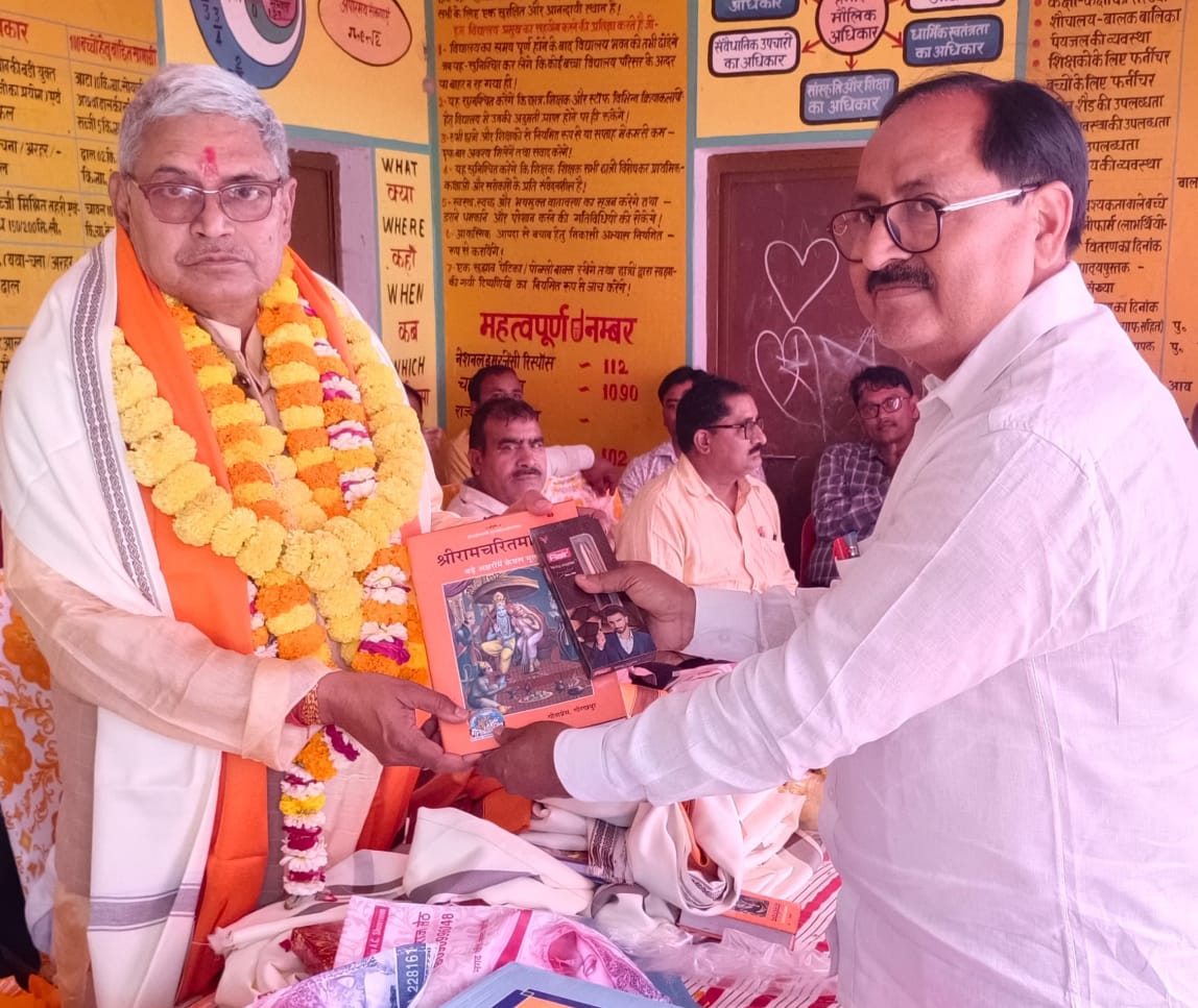 शिक्षक विनोद पाण्डेय का किया गया सेवानिवृत्ति सम्मान