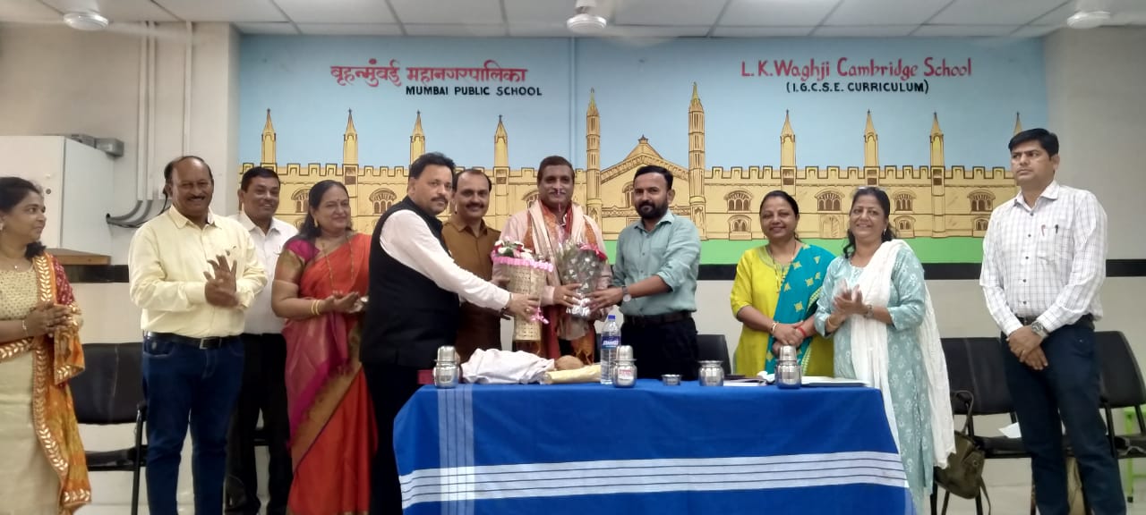 मनपा के तीन आदर्श मुख्याध्यापकों का किया गया सम्मान