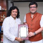 यूपी के मंत्री नितिन अग्रवाल ने किया प्रख्यात तबला वादक पंडित कालीनाथ मिश्र का सम्मान