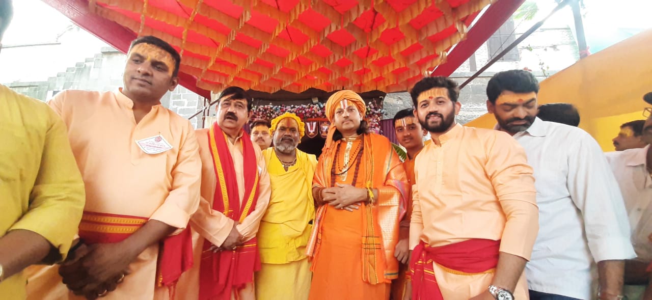 राम रथ यात्रा में भाग लेने काशी धर्म गुरु वशिष्ठ जी महराज पहुंचे पंचवटी