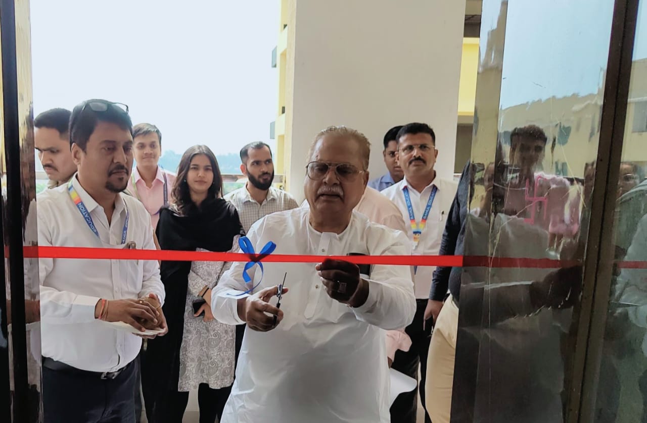 राहुल एजुकेशन के चैयरमैन लल्लन तिवारी ने किया अत्याधुनिक लाइब्रेरी का उद्घाटन