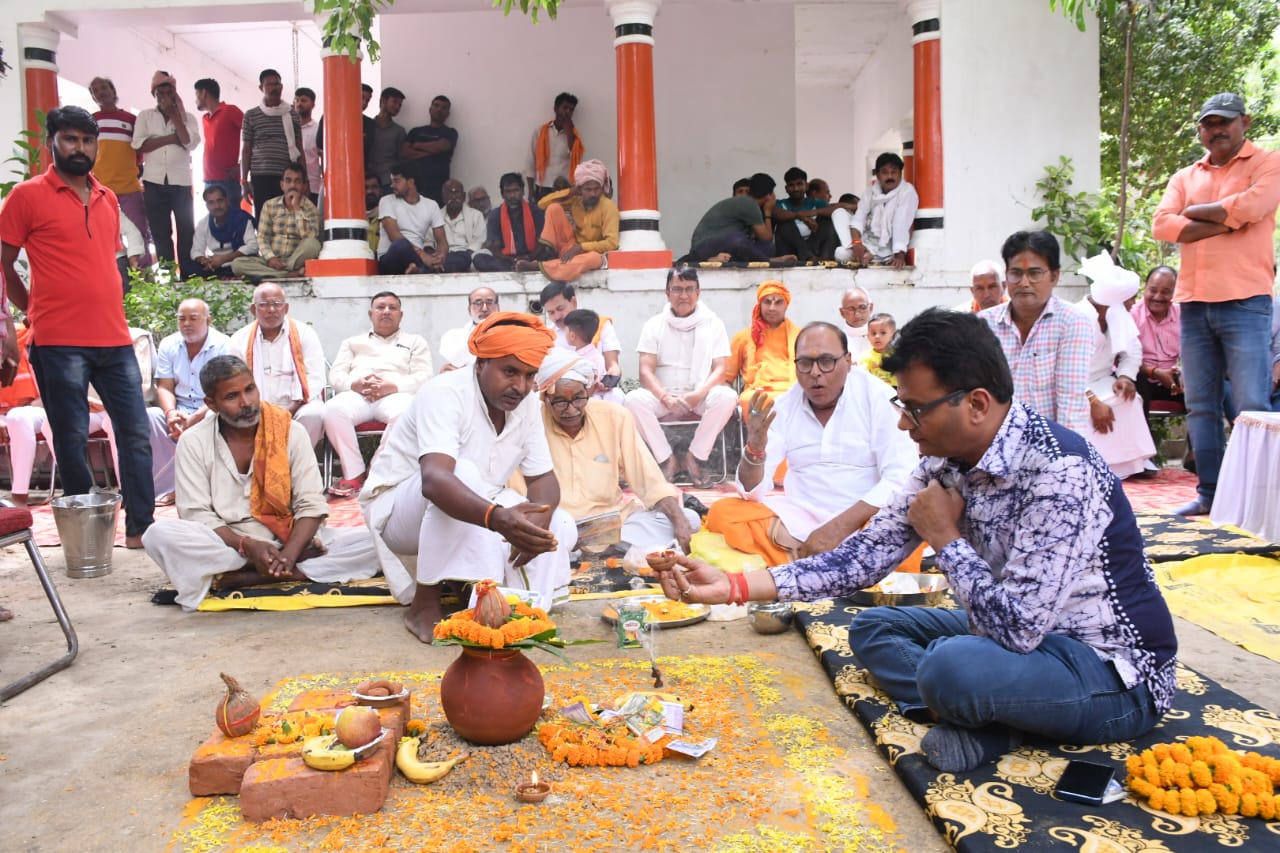 डॉ अनील काशी मुरारका ने किया गाजीपुर में शिव मंदिर का भूमिपूजन