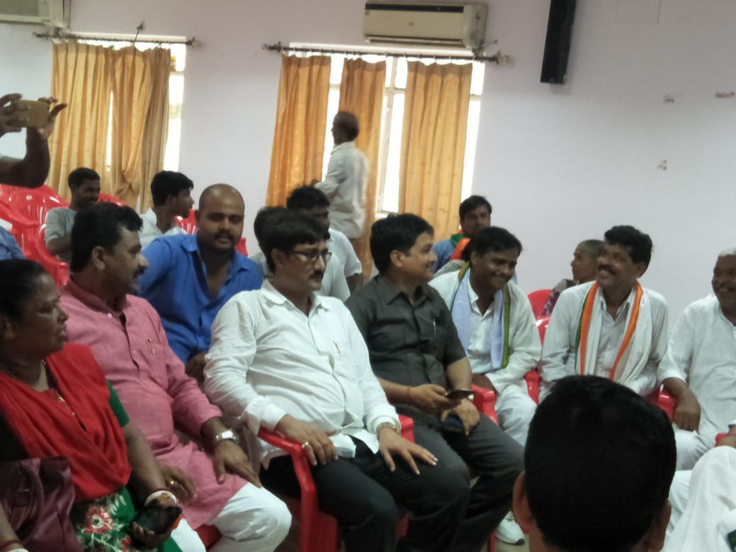 हिंदू महासभा के प्रत्याशी मुन्ना त्रिपाठी को मिल रहा भारी जन समर्थन