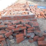 अराजकतत्वों ने तोड़ी स्कूल में बन रहे शौचालय की दीवार