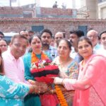 अनूप भारद्वाज के घर पहुंची मुख्यमंत्री की पत्नी सुमन सैनी का जोरदार स्वागत