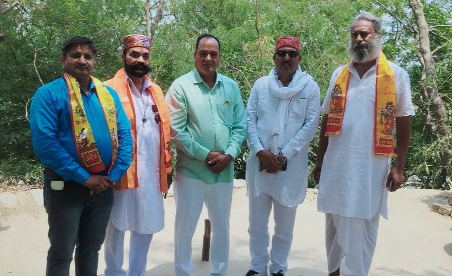 भाजपा के डोर टू डोर प्रचार में जुटा क्षत्रिय समाज