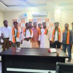 मतदान के ठीक पहले बसपा नेता राकेश मिश्र ने थामा भाजपा का दामन