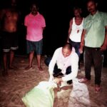 दहशत का पर्याय बने अजगर को पकड़ कर ले गए वन विभाग के कर्मचारी