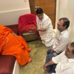 जगद्गुरु रामभद्राचार्य से चित्रसेन सिंह ने लिया आशीर्वाद