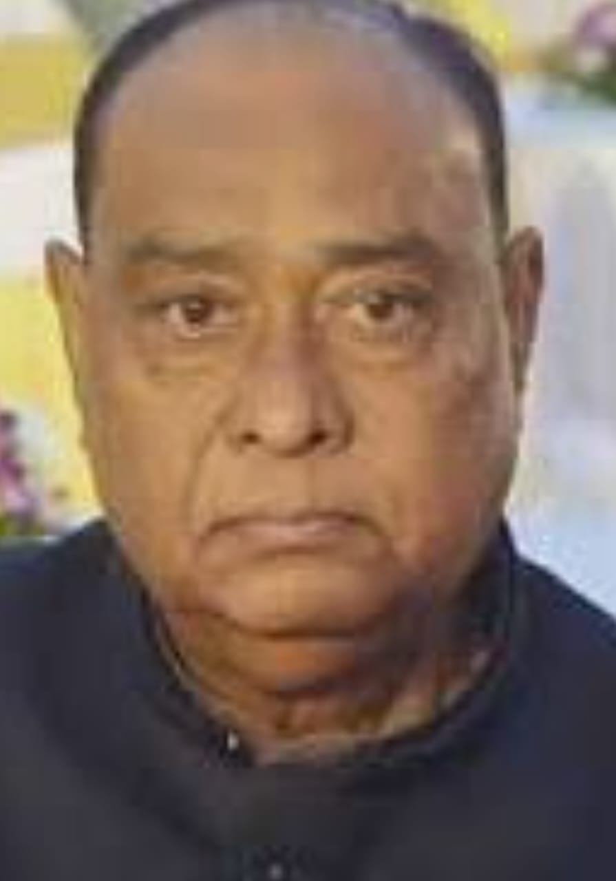 बाबू आरएन सिंह की जयंती पर दिव्यांगों को आटा चक्की का उपहार