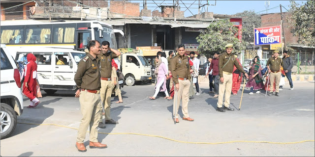 महाकुंभ यातायात व्यवस्था को लेकर एसपी डा. कौस्तुभ गम्भीरस्वयं देख रहे जौनपुर—प्रयागराज सीमा