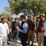 डीएम ने प्राइमरी स्कूल की छात्रा को किया सम्मानित