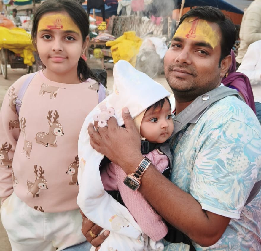 महाकुंभ में चार माह की वामिका ने भी किया संगम स्नान