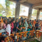 जौनपुर में शिवालयों में सुबह से लगी श्रद्धालुओं की लंबी भीड़