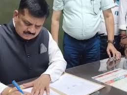 समस्याओं को शीघ्र निस्तारित करते हुए चकबंदी प्रकिया पूर्ण कराए : D.Mडीएम की अध्यक्षता में चकबन्दी कार्यों की हुई समीक्षा बैठक