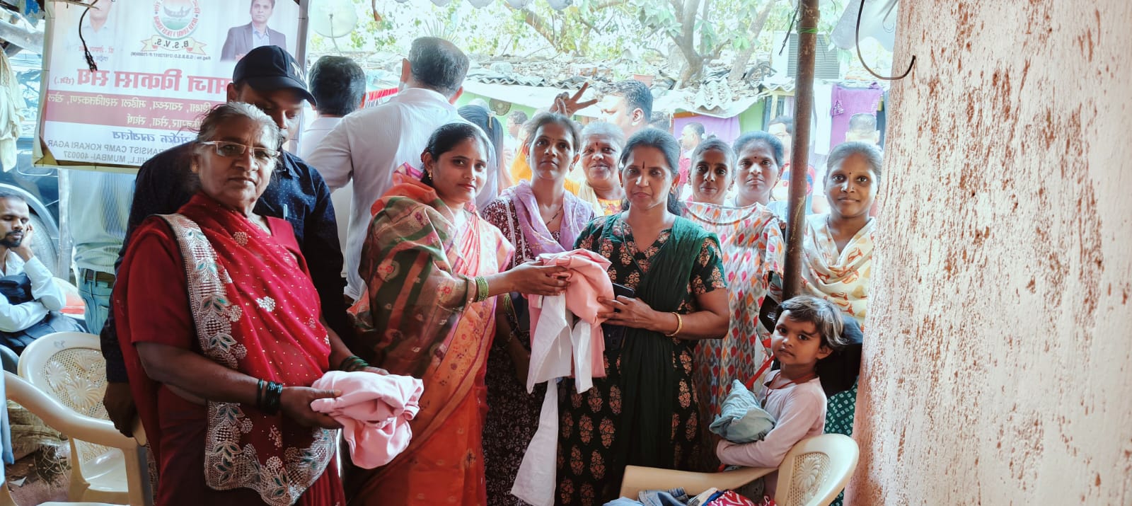 बिंद समाज विकास संघ द्वारा निःशुल्क वस्त्र वितरण