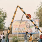 रेलवे क्रॉसिंग का बूम हुआ टेढ़ा