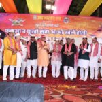 फाग गीतों और फूलों की बारिश के बीच उत्तर भारतीय संघ में खेली गई होली