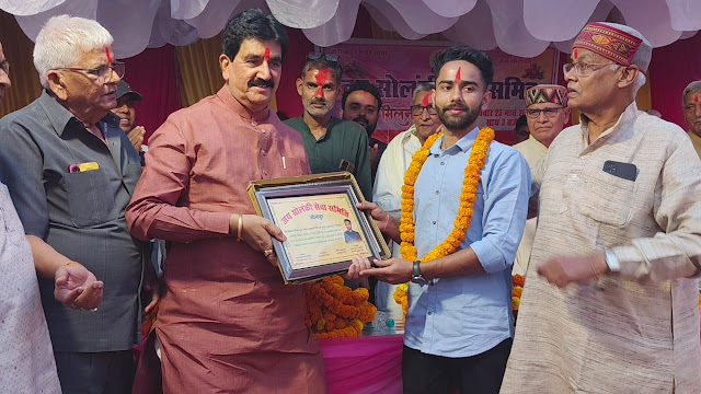 आई पी एस आकाश सिंह को किया गया सम्मानित