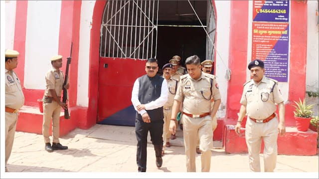 एसपी समेत जिलाधिकारी ने किया जिला कारागार का निरीक्षण