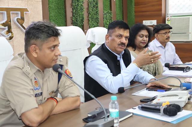 सड़क नमाज पढ़ने की जगह नहीं: एस पी