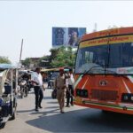परिवहन की बसों के कारण हो रही है यातायात में समस्या, शहरों में लग रहे हैं लम्बे जाम