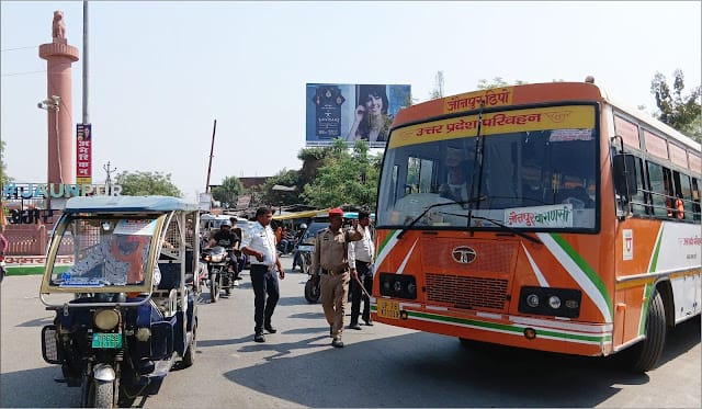 परिवहन की बसों के कारण हो रही है यातायात में समस्या, शहरों में लग रहे हैं लम्बे जाम