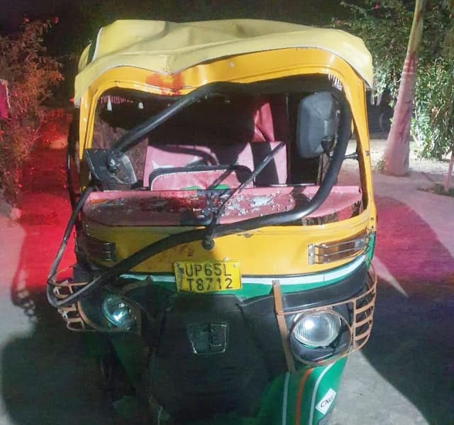 सड़क हादसे में बाइक ने मारी आटो को टक्कर, 7 घायल, 2 की स्थिति नाजुक