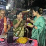 हल्दी कुमकुम के साथ महिलाओं ने खेली फूलों की होली