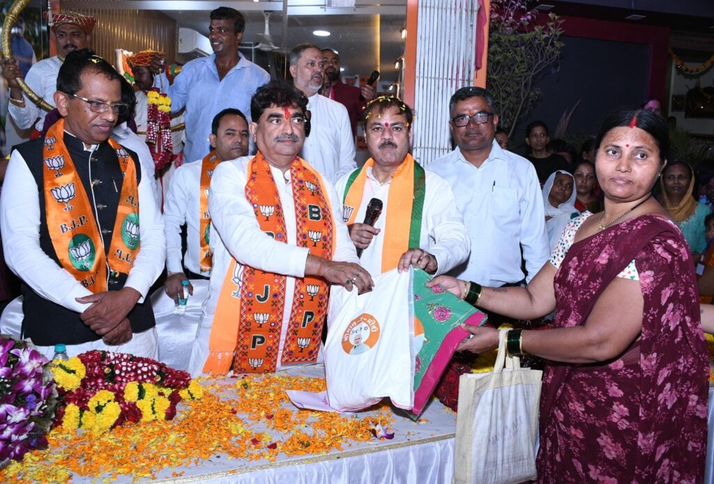 सौगात ए मोदी कार्यक्रम में दिखी गंगा जमुनी तहजीब