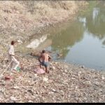 तालाब में फंसी गाय का ग्रामीणों ग्रामीणों ने किया रेस्क्यू ऑपरेशन